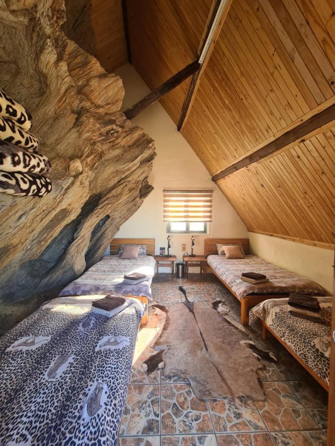 Rooiklip Camp Flintstone Apartment Bagian luar foto