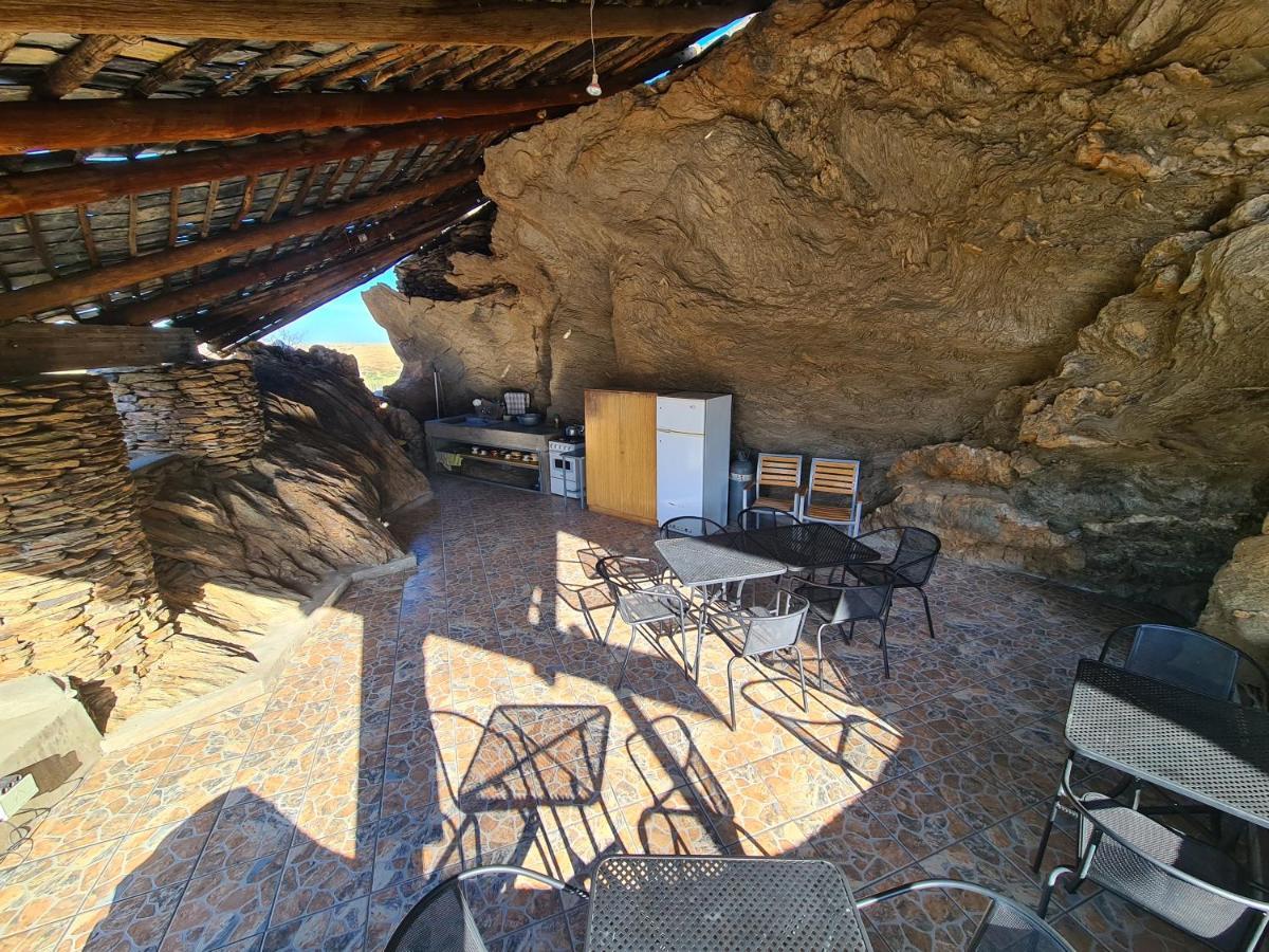 Rooiklip Camp Flintstone Apartment Bagian luar foto