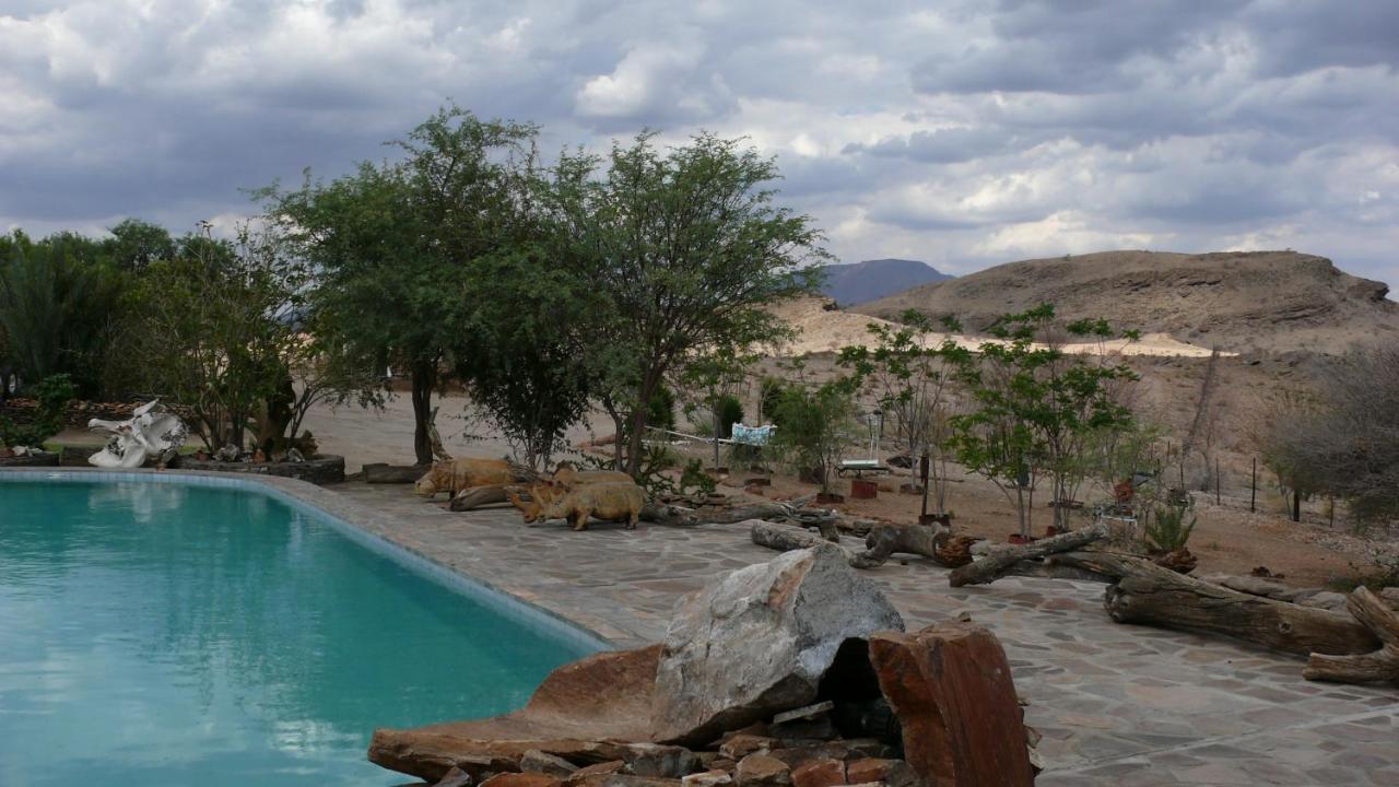 Rooiklip Camp Flintstone Apartment Bagian luar foto