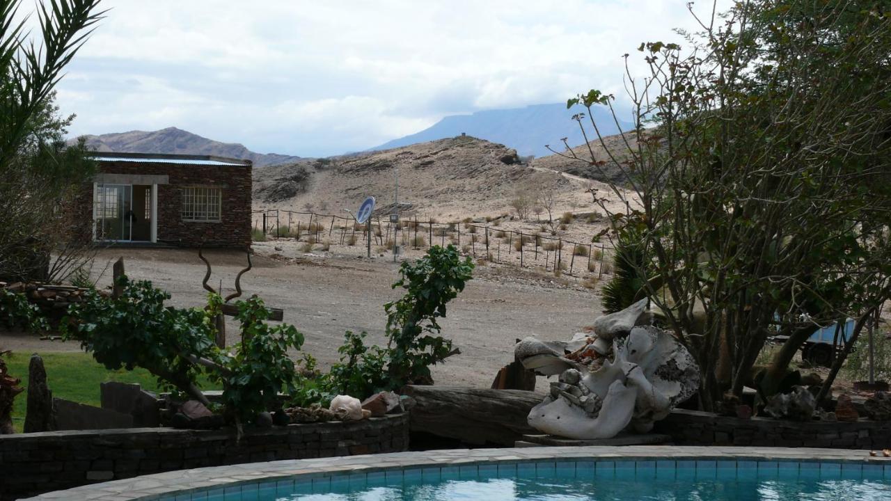Rooiklip Camp Flintstone Apartment Bagian luar foto