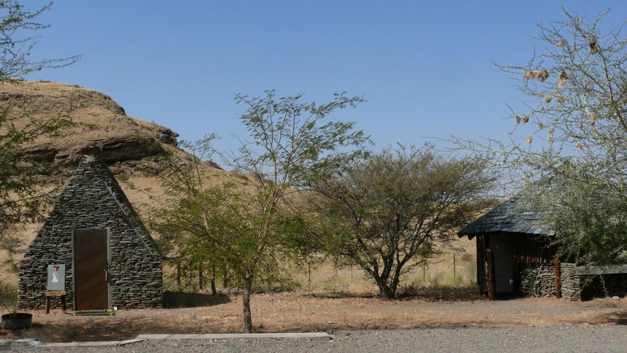 Rooiklip Camp Flintstone Apartment Bagian luar foto